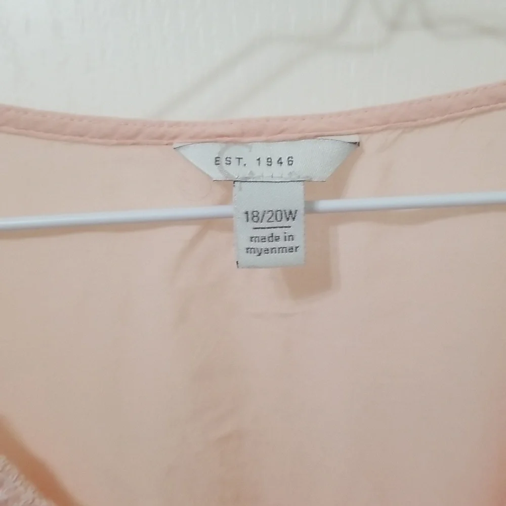 EST.1946 Peach Lace Applique Flowy Top - Picture 2 of 9